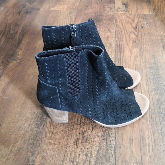 Toms Perforated Peep Toe Suede Bootie in Black Size 9M - Picture 3 of 8